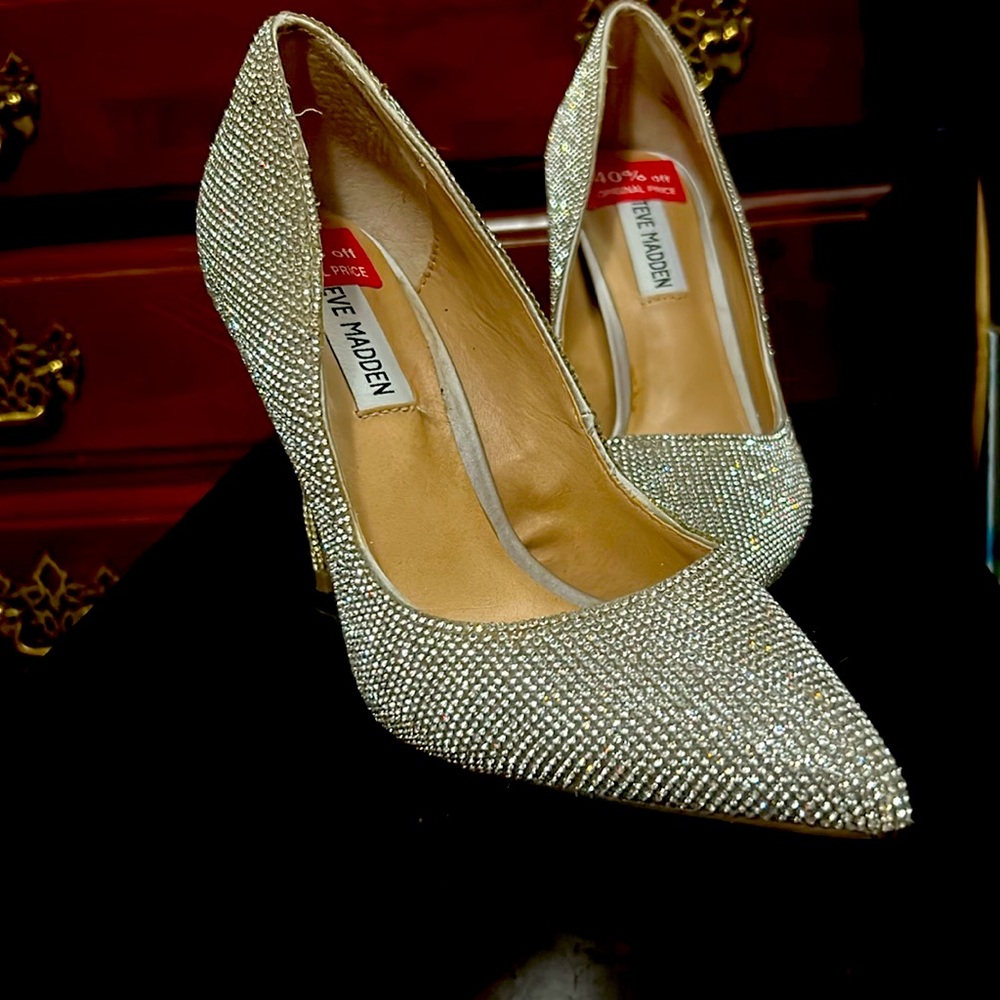 Steve Madden Daisy Lime crystal stilettos.  Never worn sold out size 6 1/2